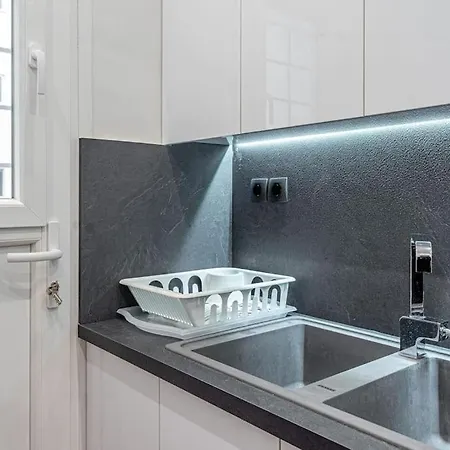 Apartment Modernised Athenian /w 2br & 2ba *