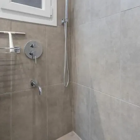 Modernised Athenian /w 2br & 2ba Apartment