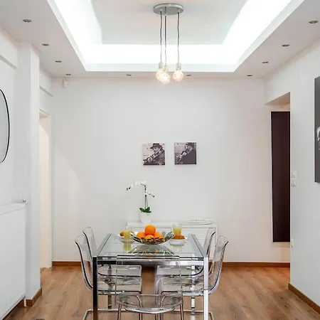 Modernised Athenian /w 2br & 2ba Apartment Athens