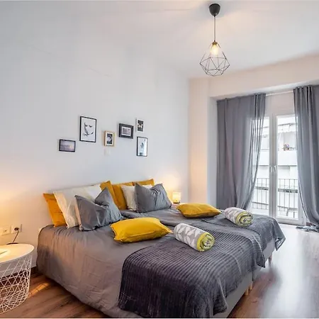 Modernised Athenian /w 2br & 2ba Apartment