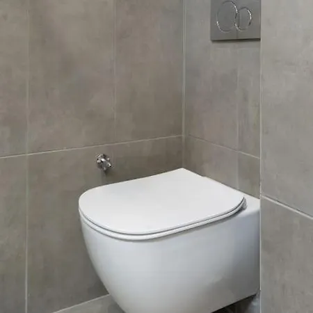 Modernised Athenian /w 2br & 2ba * Athènes
